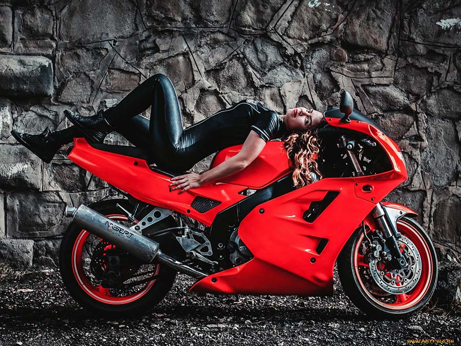 Beautiful girl Beautiful girls and motorcycles in Soyapango