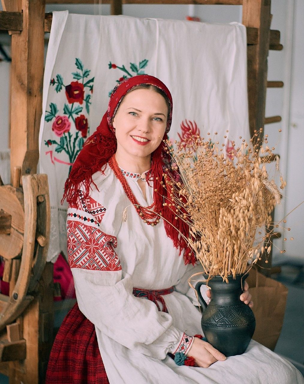 Women in Slavic costumes in Soyapango