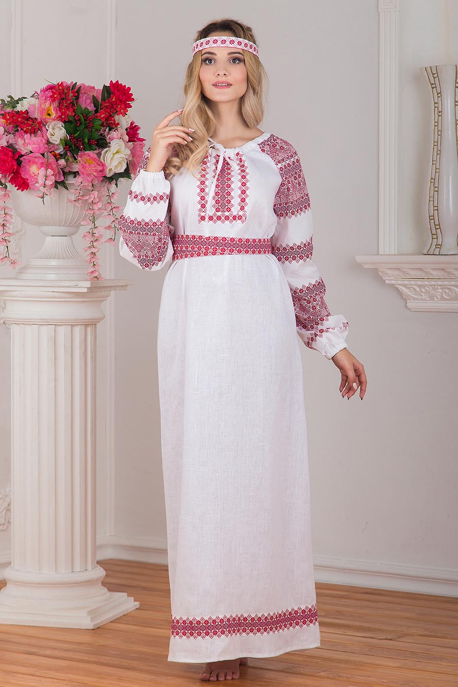 Women in Slavic costumes in Soyapango