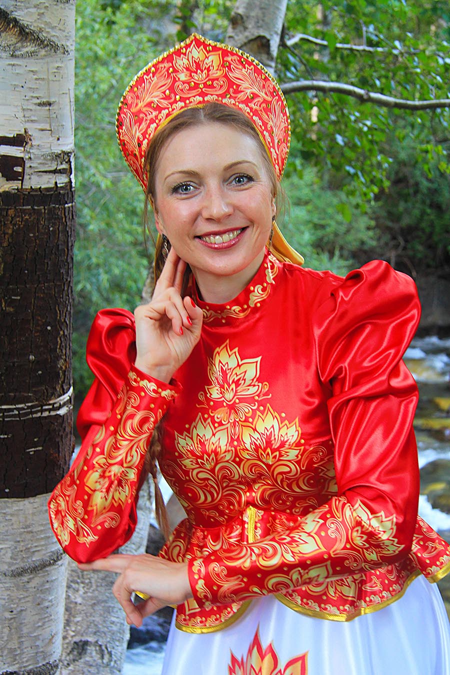 Women in Slavic costumes in Soyapango
