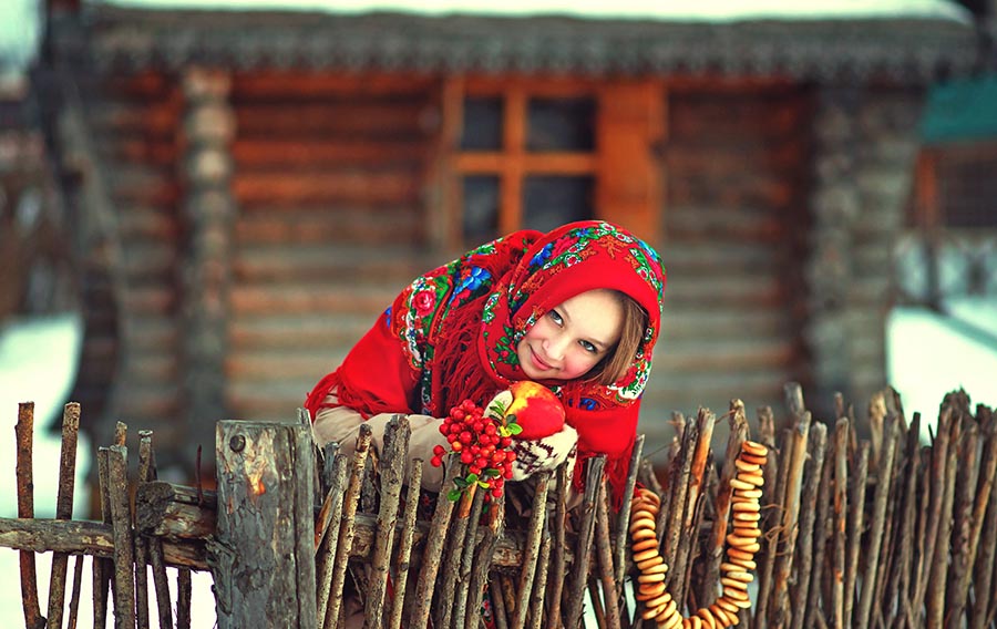 Sexy girl Women in Slavic costumes in Soyapango