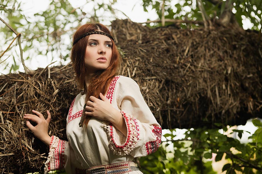 Women in Slavic costumes in Soyapango