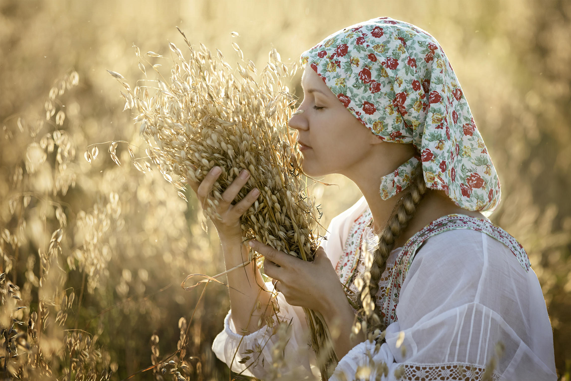 Photo Women in Slavic costumes in Soyapango