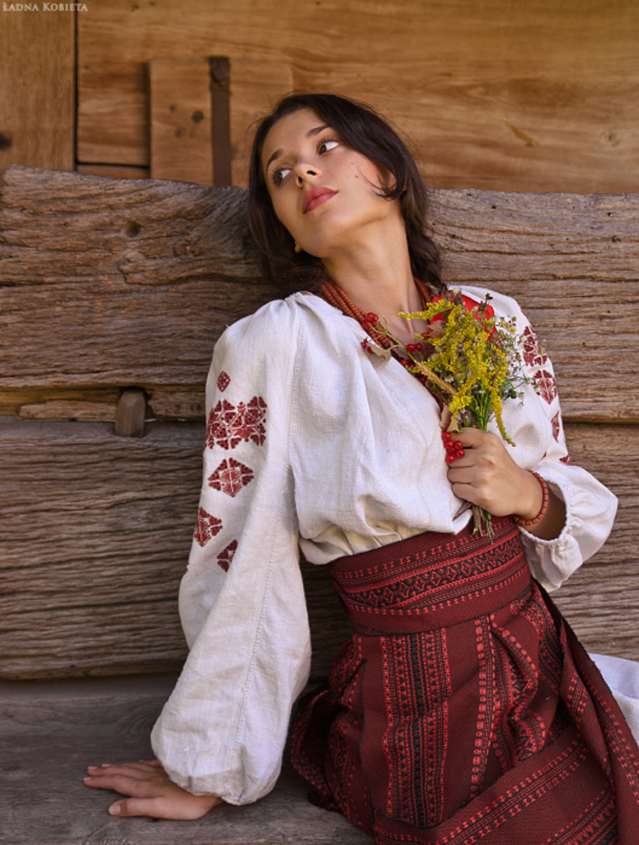 Girls in Slavic costumes in Soyapango