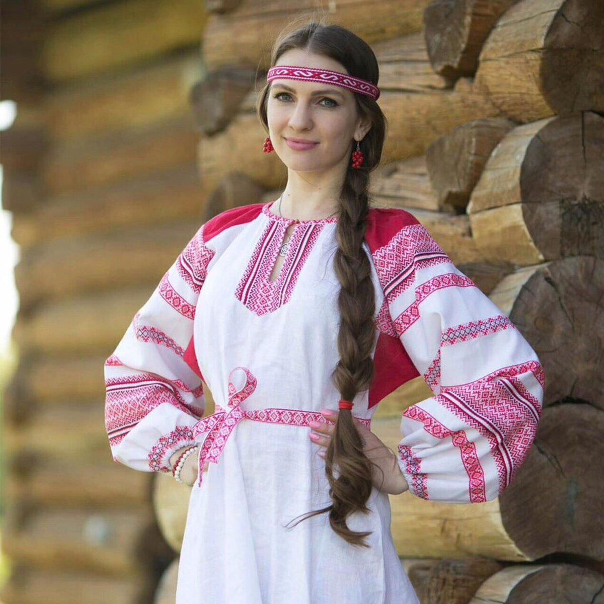 Girls in Slavic costumes in Soyapango