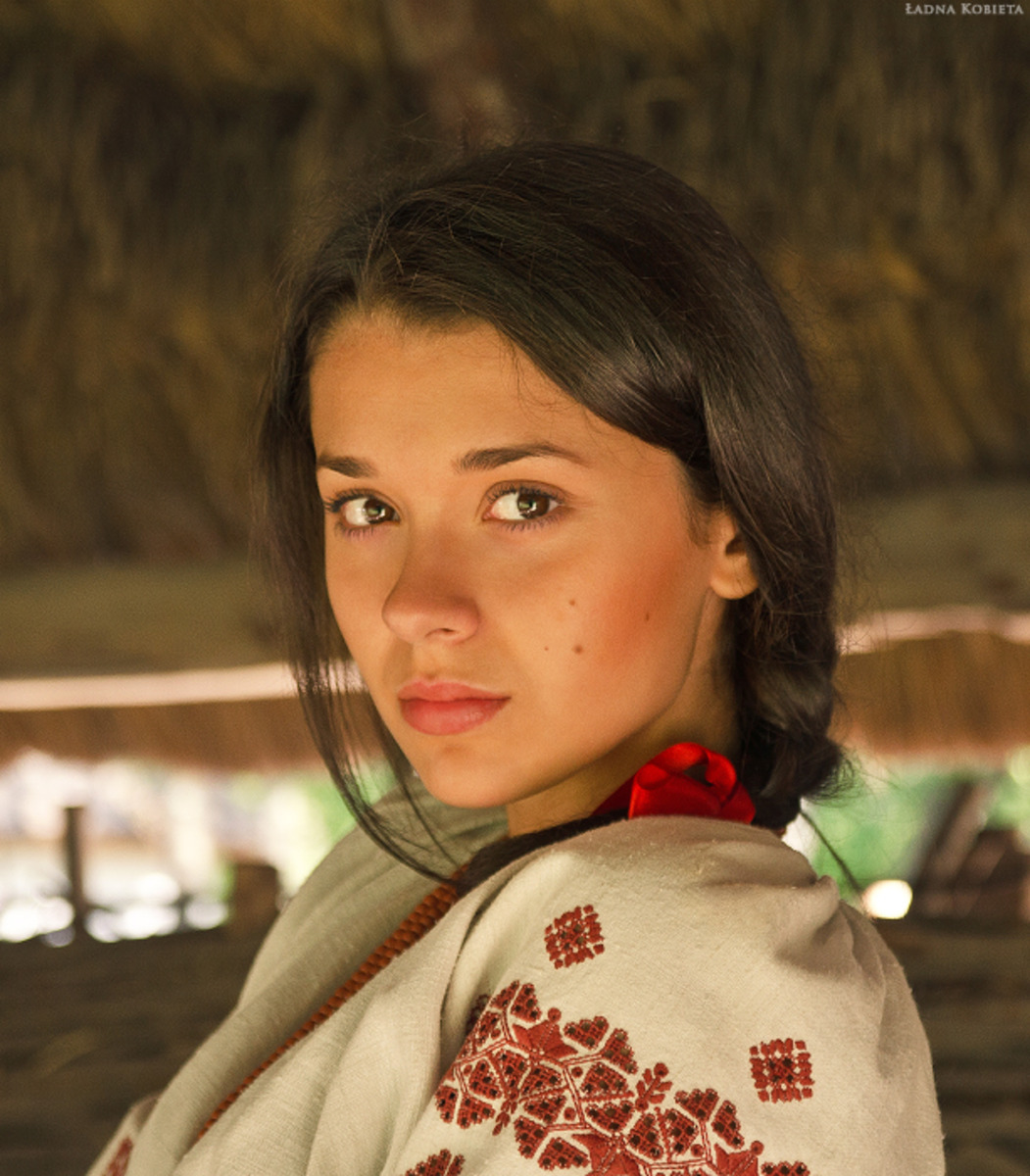 Girls in Slavic costumes in Soyapango