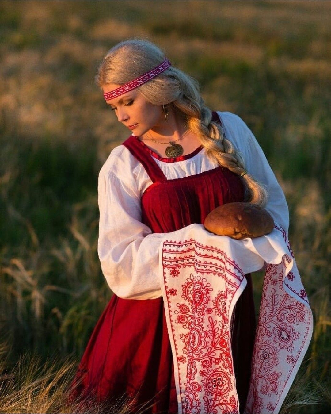 Girls in Slavic costumes in Soyapango