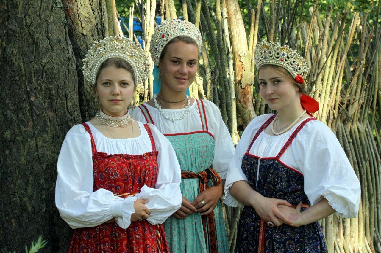 Sexy model Girls in Slavic costumes in Soyapango