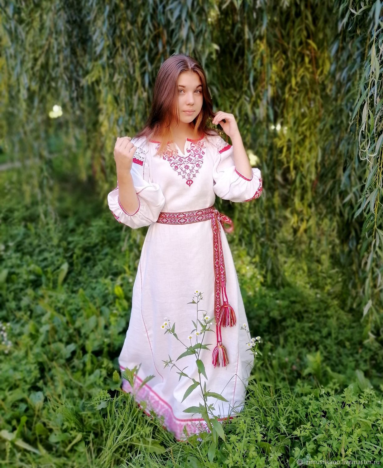 Girl Girls in Slavic costumes in Soyapango